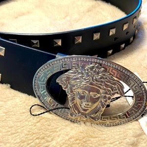 Versace black said it belt